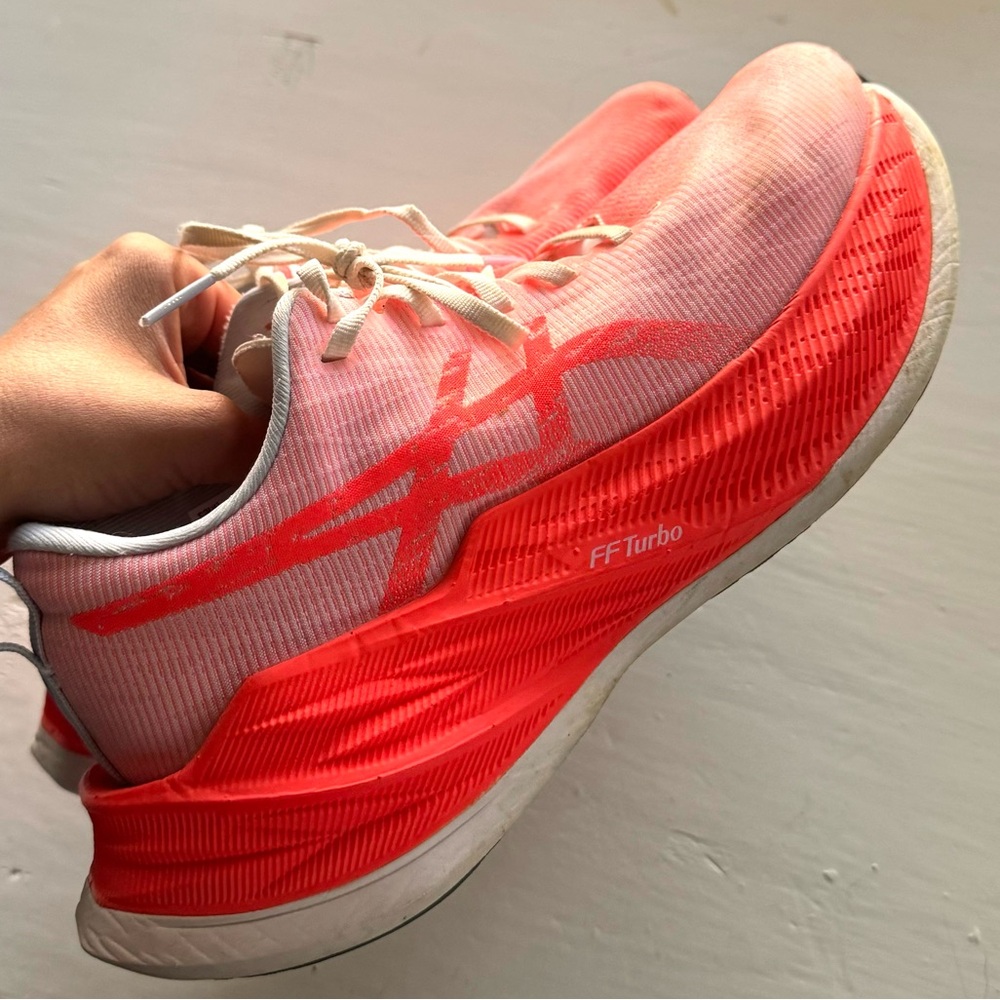 ASICS Superblast Women’s 7.5 Men’s 6